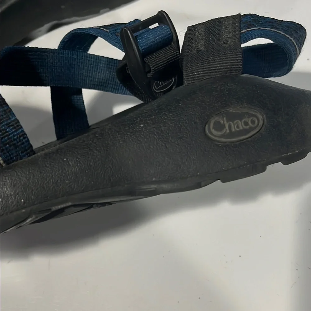 Chaco sandals men’s Black and Blue Strappy Sandals‎ size 9